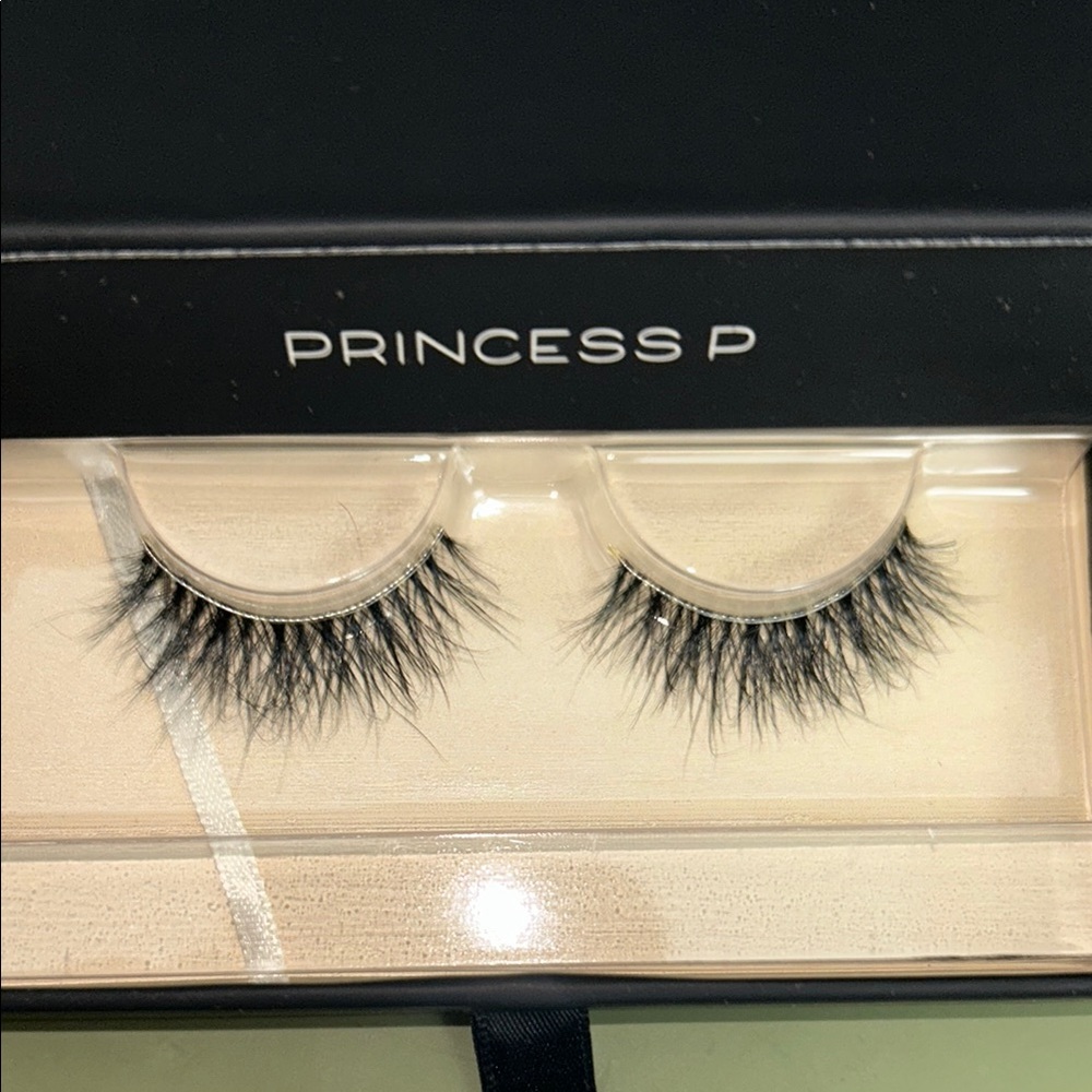 Princess P Black False Eyelashes